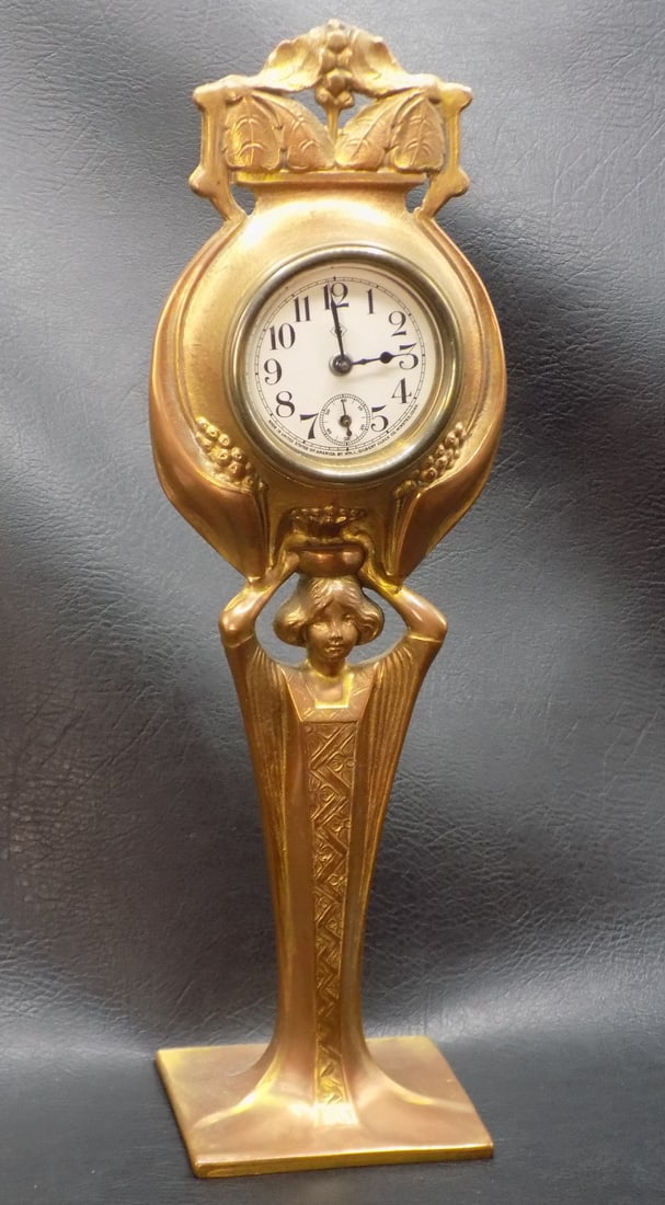 Splendid vintage Art Deco figural clock (1 of 8)