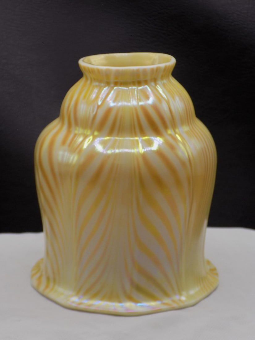 Pulled feather art glass lamp shade - 2