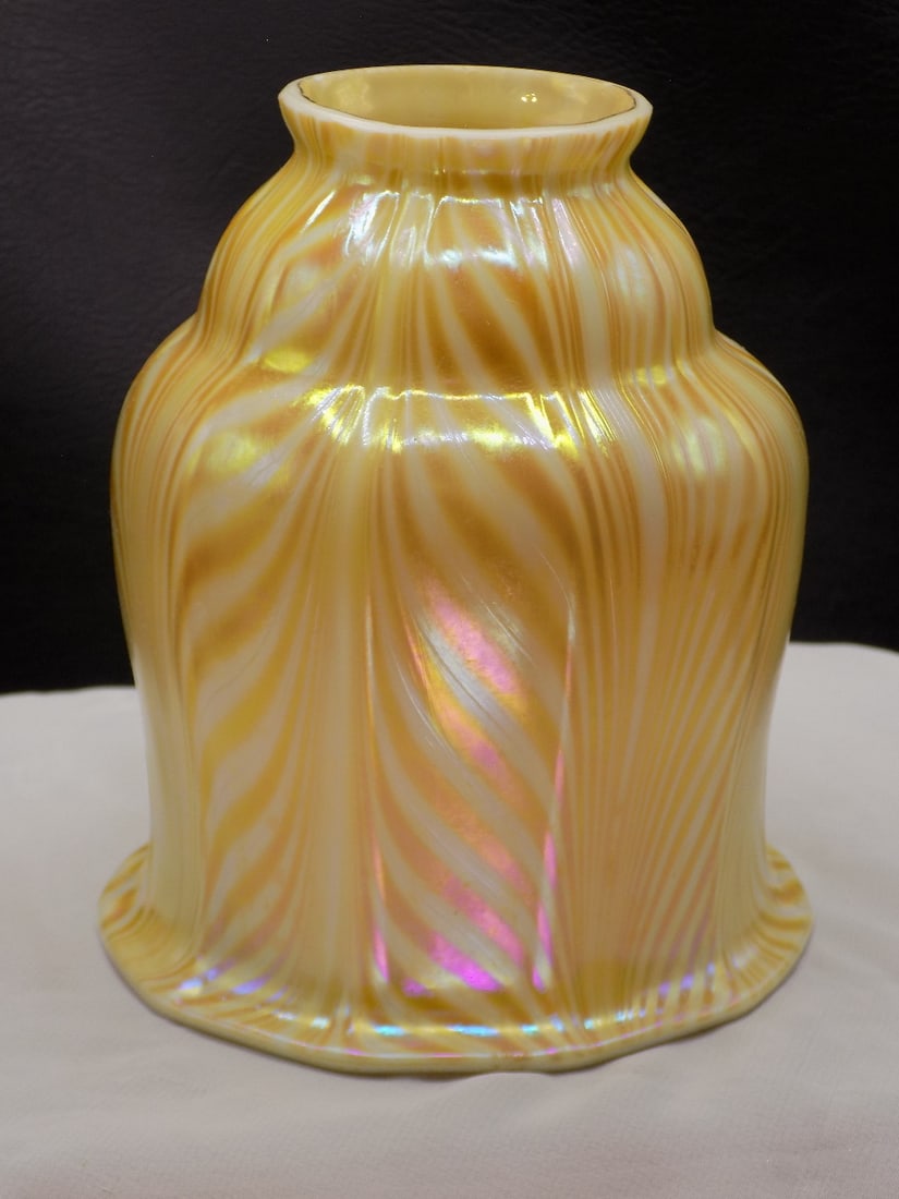 Pulled feather art glass lamp shade - 4