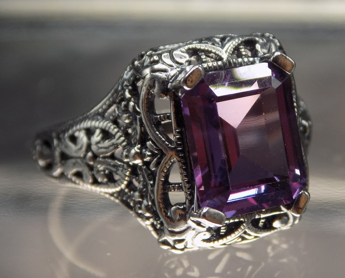 Beautiful 5 ct alexandrite sterling silver ring. (1 of 4)
