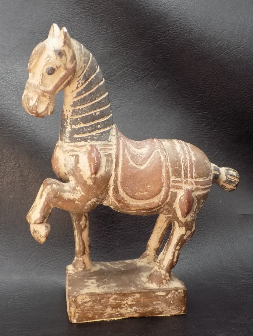Chinese Tang dynasty terracotta war horse.: Chinese Tang dynasty terracotta war horse. Beautiful colors. In very good original as found condition. Great quality and detail. Cloth felt added on bottom for protection. 7 ¾ tall x 6 1/8 inches