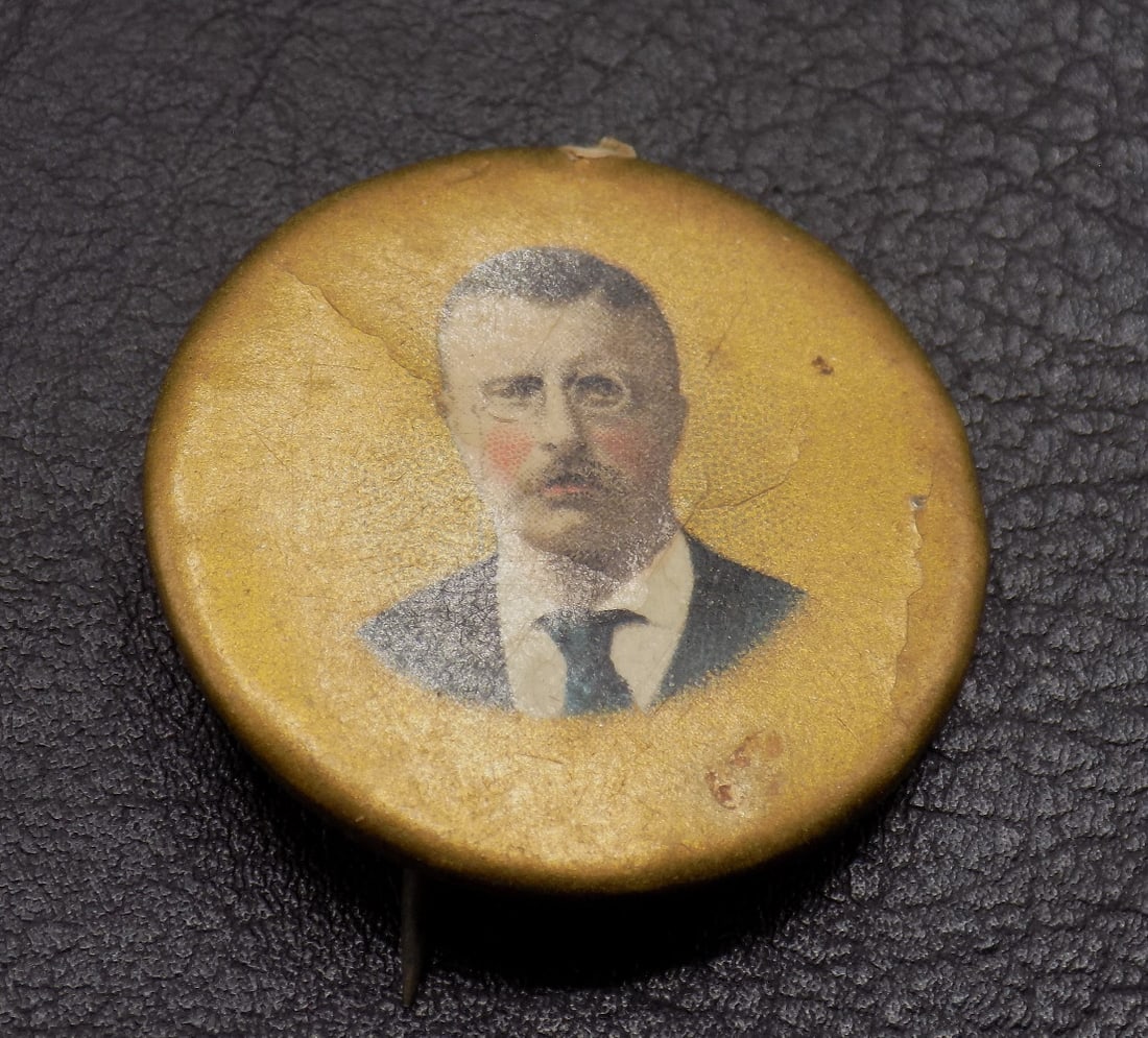 Antique 1904 Teddy Roosevelt Presidential campaign pin (1 of 2)
