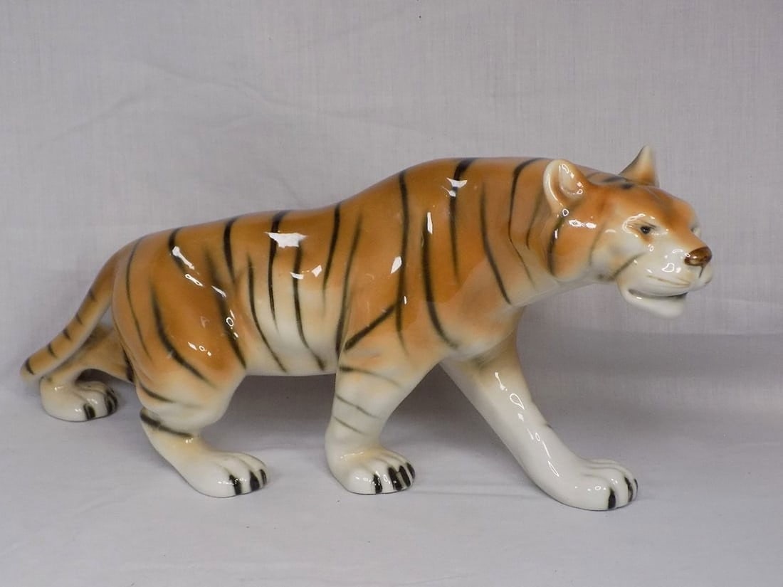 Wonderful Royal Dux vintage porcelain tiger. (1 of 7)