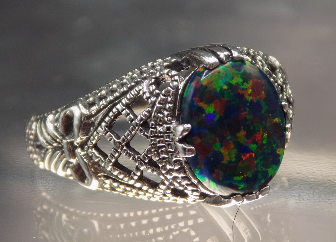 Beautiful 2 ct red fire opal sterling silver ring (1 of 5)