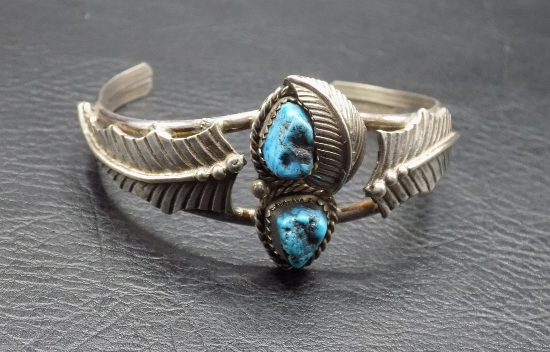 Native American Indian turquoise sterling silver bracelet: Native American Indian turquoise sterling silver bracelet. Signed E S for Elaine Sam. A recognized Navajo silversmith. Beautiful colors. In very good original as found condition. Great quality and det