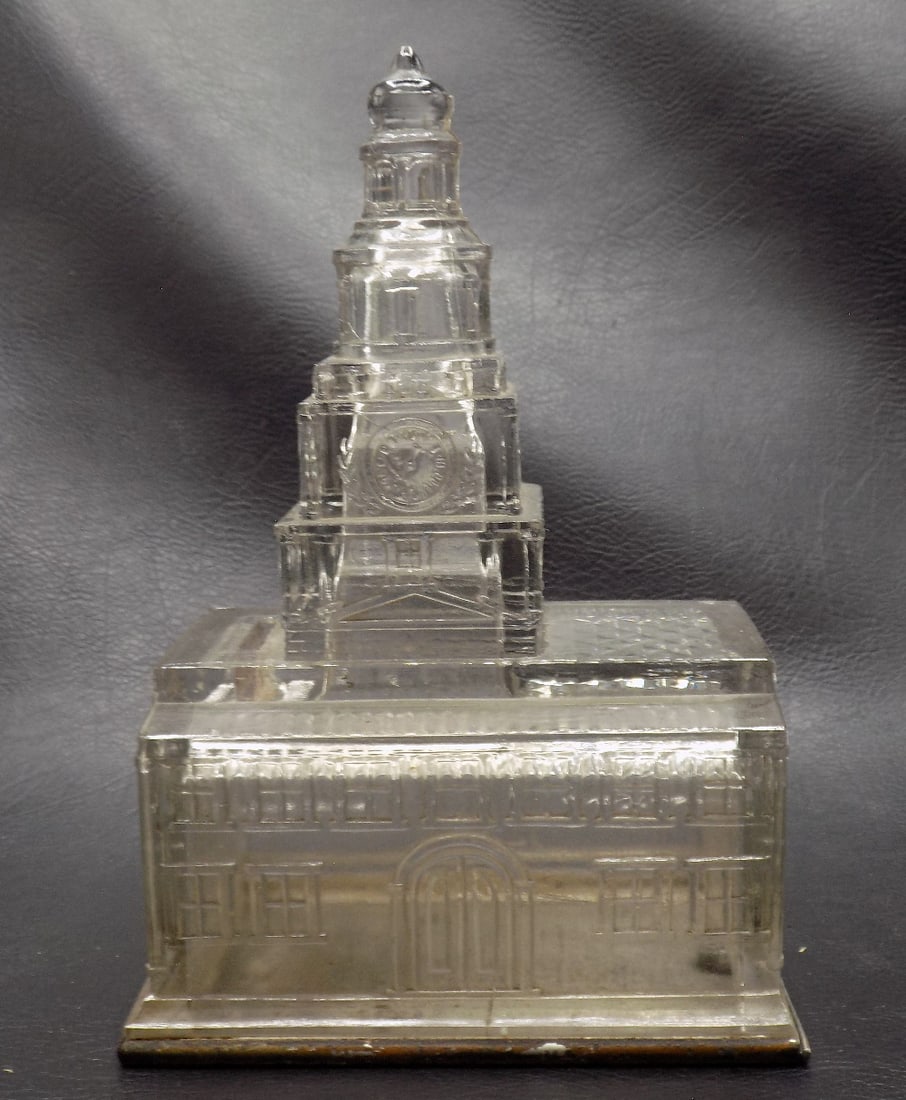 Vintage Independence Hall 1876 glass bank: Vintage Independence Hall 1876 glass bank. Metal base. In very good original as found condition. Great quality and detail. 7 ¼ tall. Base 4 7/8 inches x 3 3/8 inches. 1 pound 10 ounces. For in ho