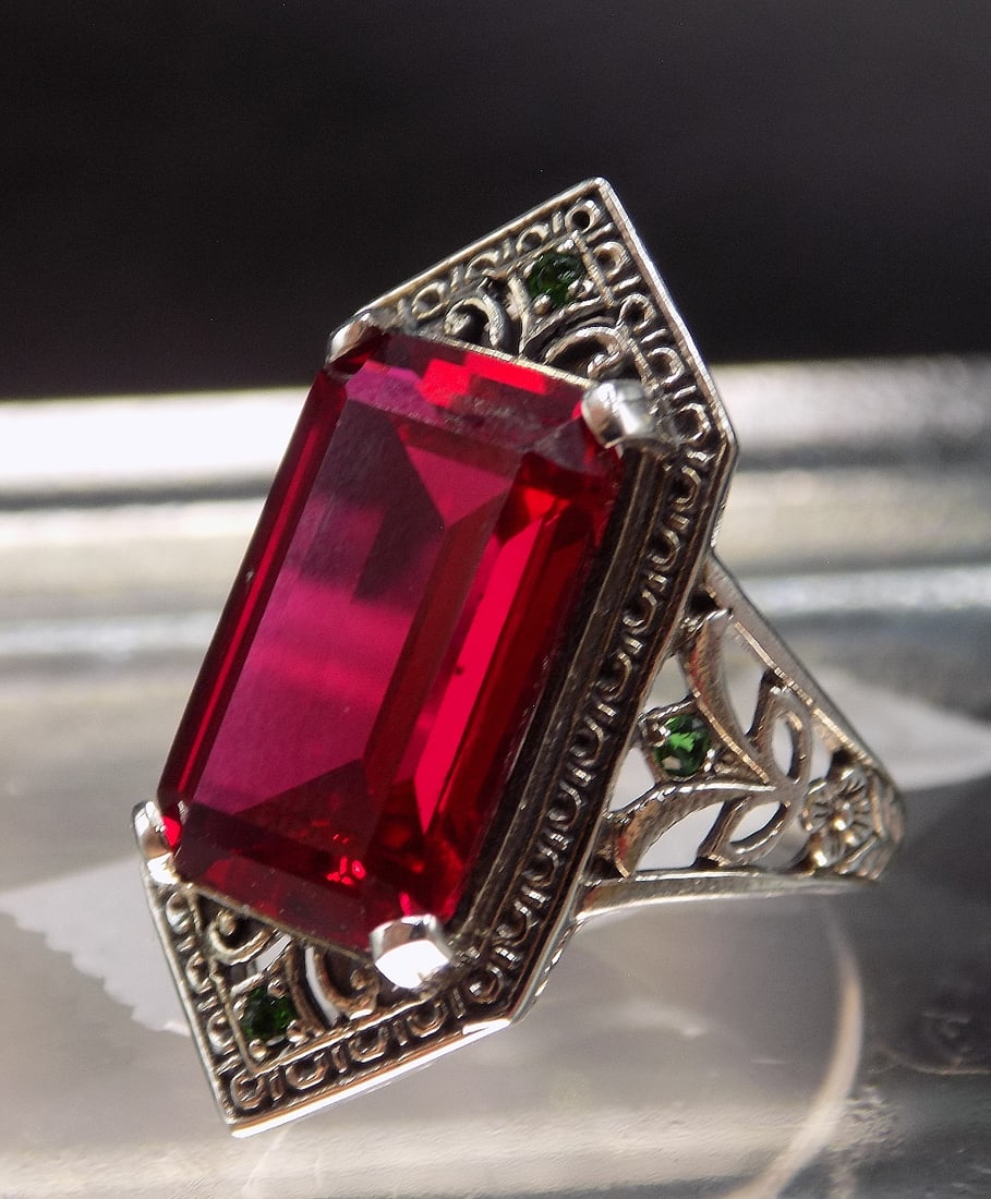 Beautiful 10 ct fire garnet sterling silver ring (1 of 4)