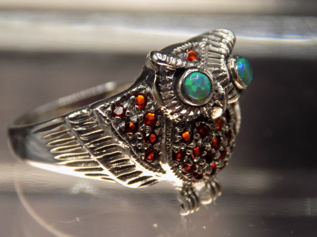 Beautiful Australian opal and ruby sterling silver owl ring - 3