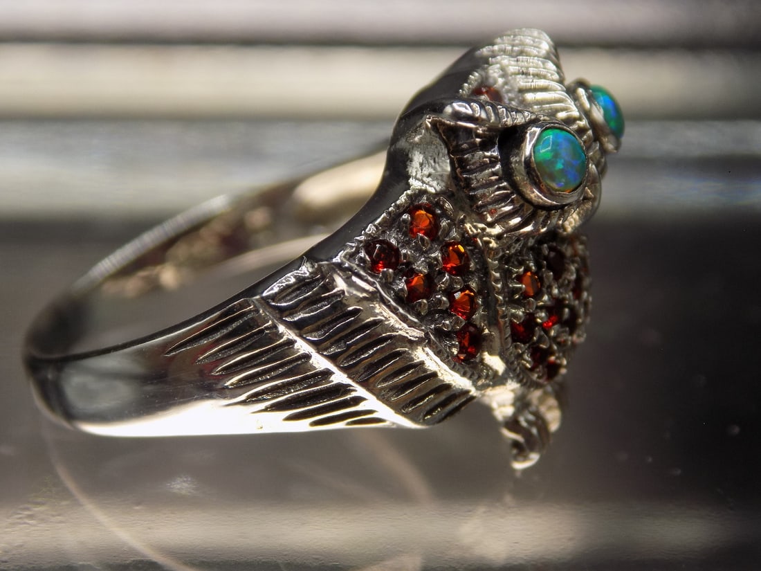 Beautiful Australian opal and ruby sterling silver owl ring - 4