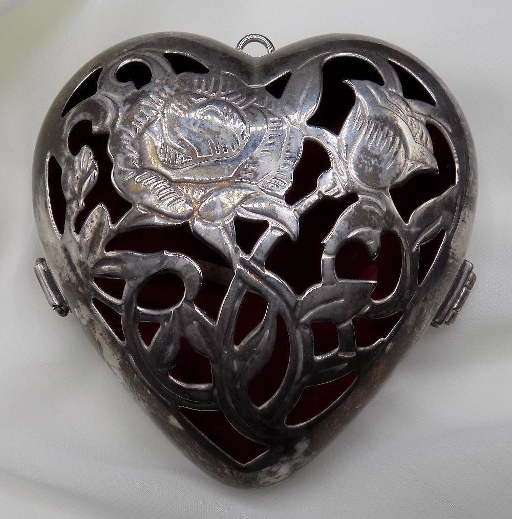 Large fancy vintage sterling heart jewelry box (1 of 5)