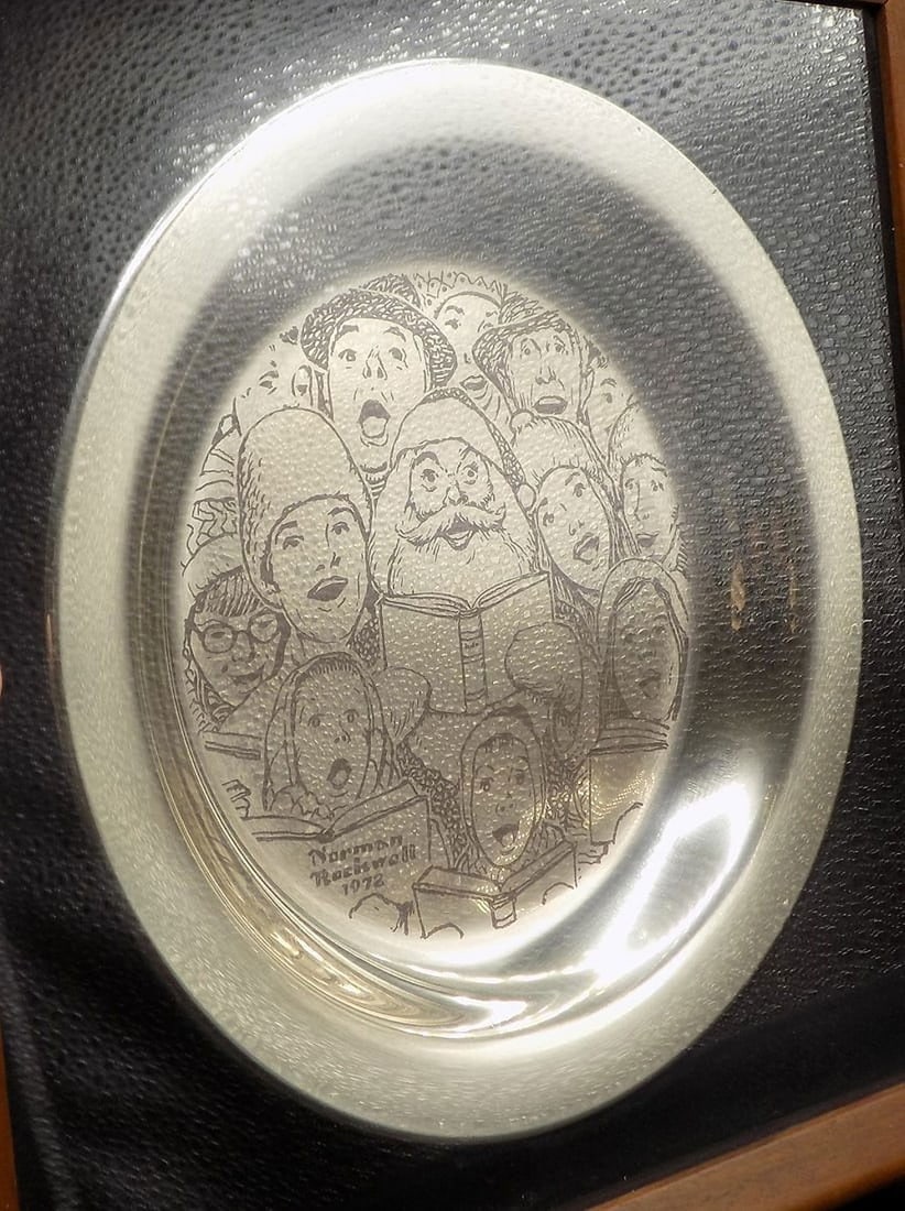 1972 The Carolers by Normal Rockwell sterling silver Christmas plate: 1972 The Carolers by Normal Rockwell sterling silver Christmas plate. Franklin Mint Limited Edition. Marked on back as shown in photos. Great quality and detail. 8 inches wide. 6.9 ounces. For in hous