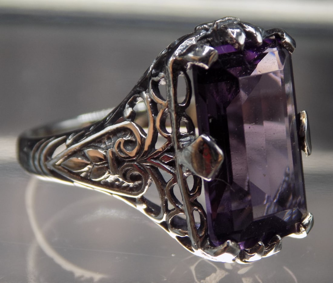 Beautiful 8 ct alexandrite sterling silver ring (1 of 4)