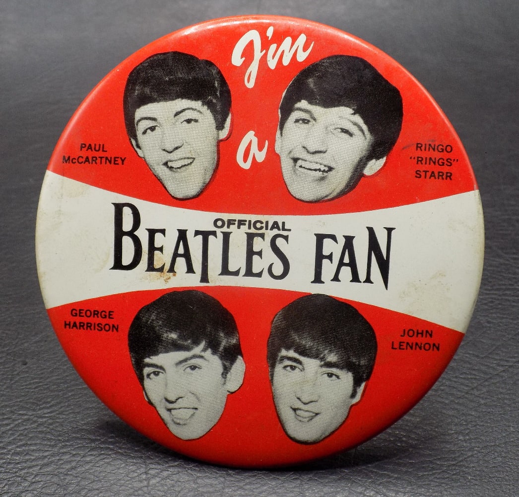 Original 1964 Beatles Official Fan pin back button (1 of 2)
