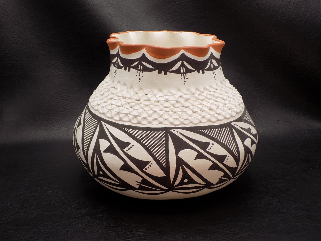Beautiful Acoma Native American Indian pottery vase: Beautiful Acoma Native American Indian pottery vase. Artist signed Norma Jean Ortiz on bottom as shown in photo. Beautiful colors and textures. In very good original as found condition. Great quality 
