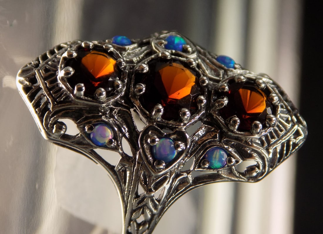 Beautiful 3 cwt garnet and opal sterling silver ring (1 of 4)