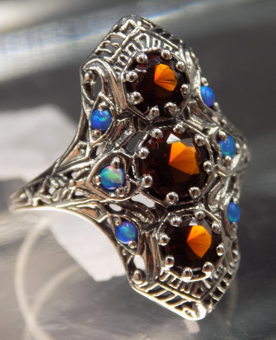 Beautiful 3 cwt garnet and opal sterling silver ring - 2