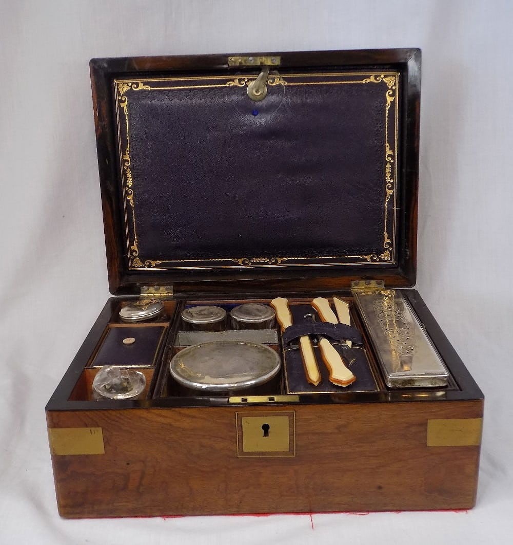 Late 1800’s dressing case or box with great dresser set: Late 1800’s dressing case or box with great dresser set. Label on inside T. Forgie J E Weller Cuttlers British and Foreign Fancy Good as shown in photo. Mahogany brass bound wood cased. Lift off