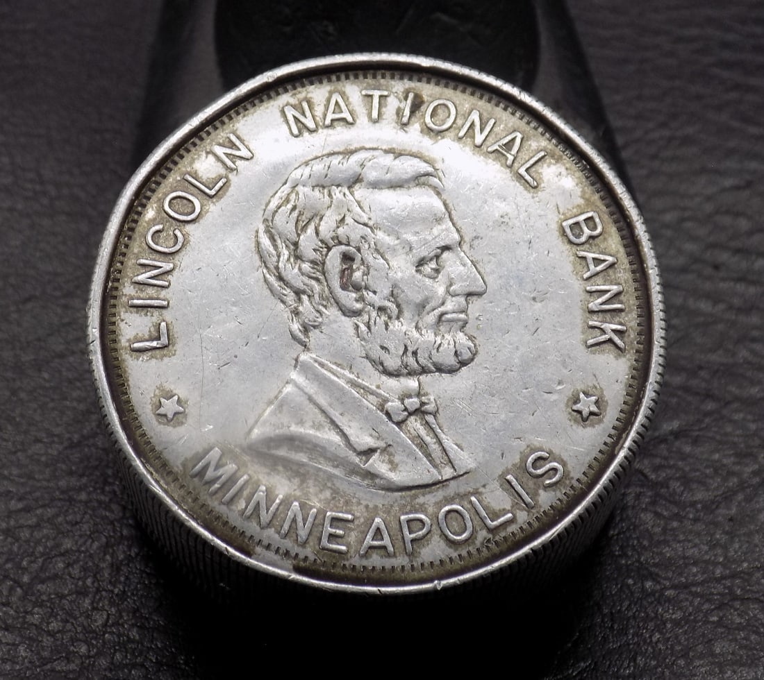 Vintage Lincoln National Bank Minneapolis paperweight (1 of 3)