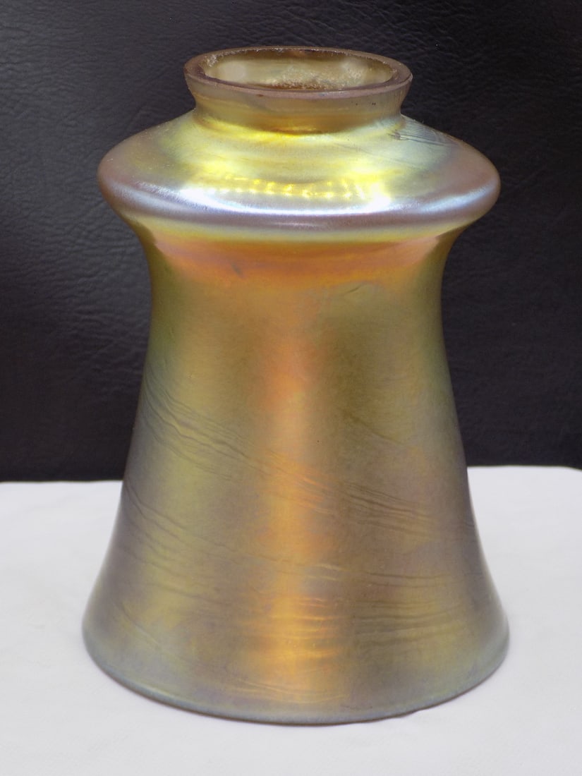 Vintage Steuben style gold aurene art glass lamp shade: Vintage Steuben style gold aurene art glass lamp shade. No markings. Beautiful colors. In very good original as found condition. Great quality and detail. 5 3/8 inches tall x 2 inches wide at fitter r