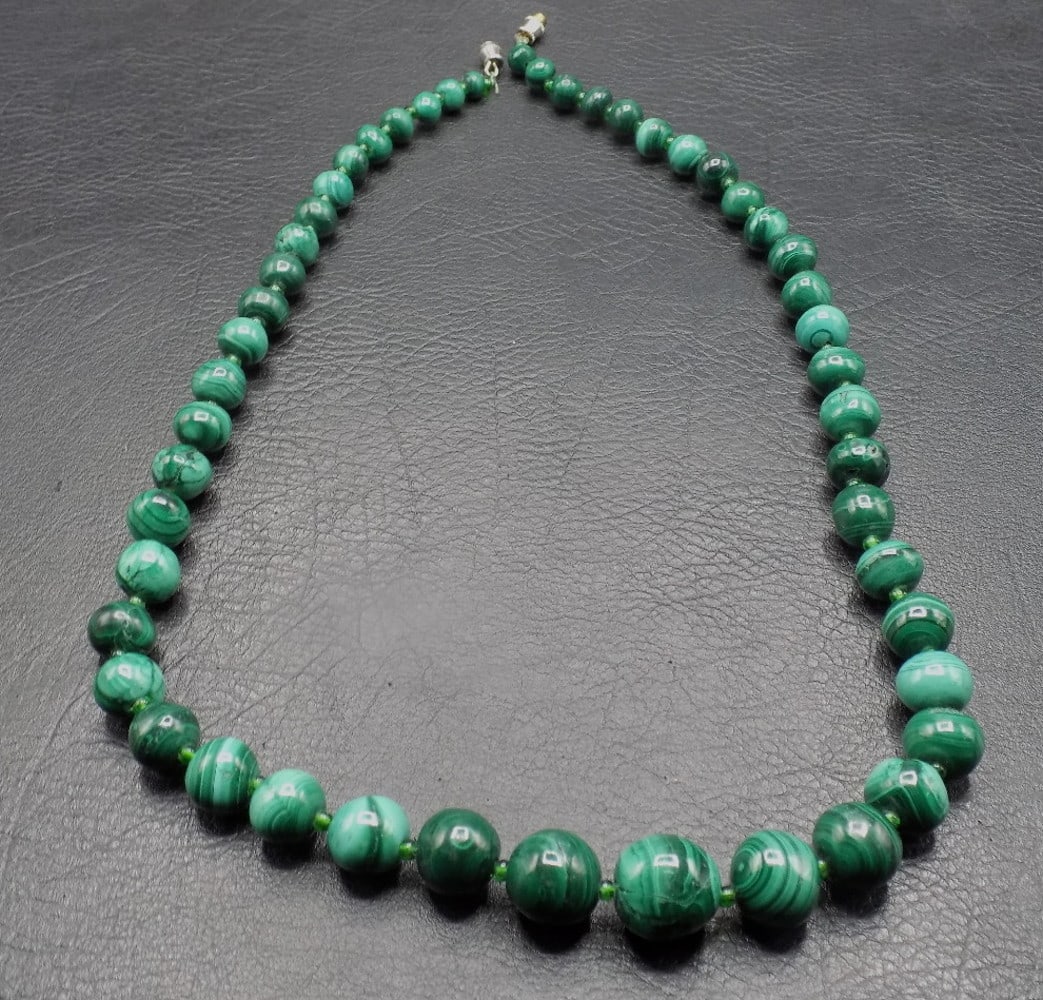 Genuine malachite necklace. Graduated beads (1 of 4)