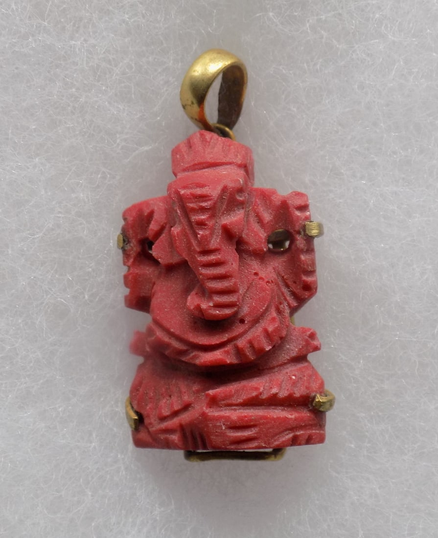 Vintage hand carved coral Moonga Ganesha pendant: Vintage hand carved coral Moonga Ganesha pendant. Appears to be silver attachment. Beautiful colors. In very good original as found condition. Great quality and detail. Total height including loop 1