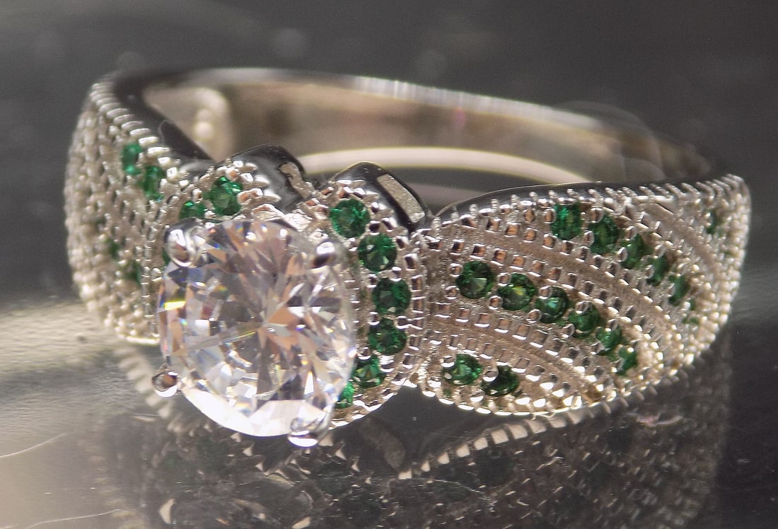 Beautiful 2 cwt emerald sterling silver ring - 3