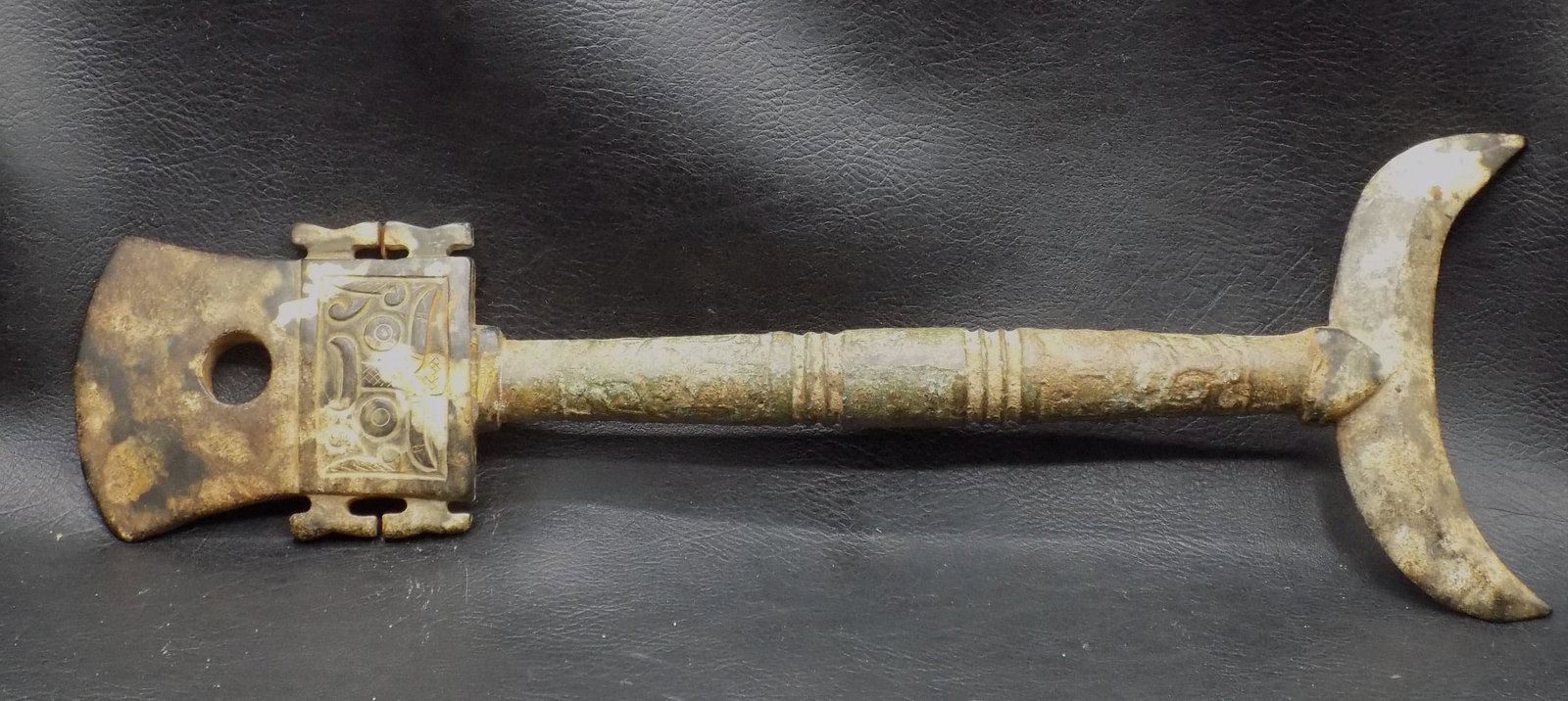 Archaic Chinese bronze ax Shang dynasty (1 of 10)