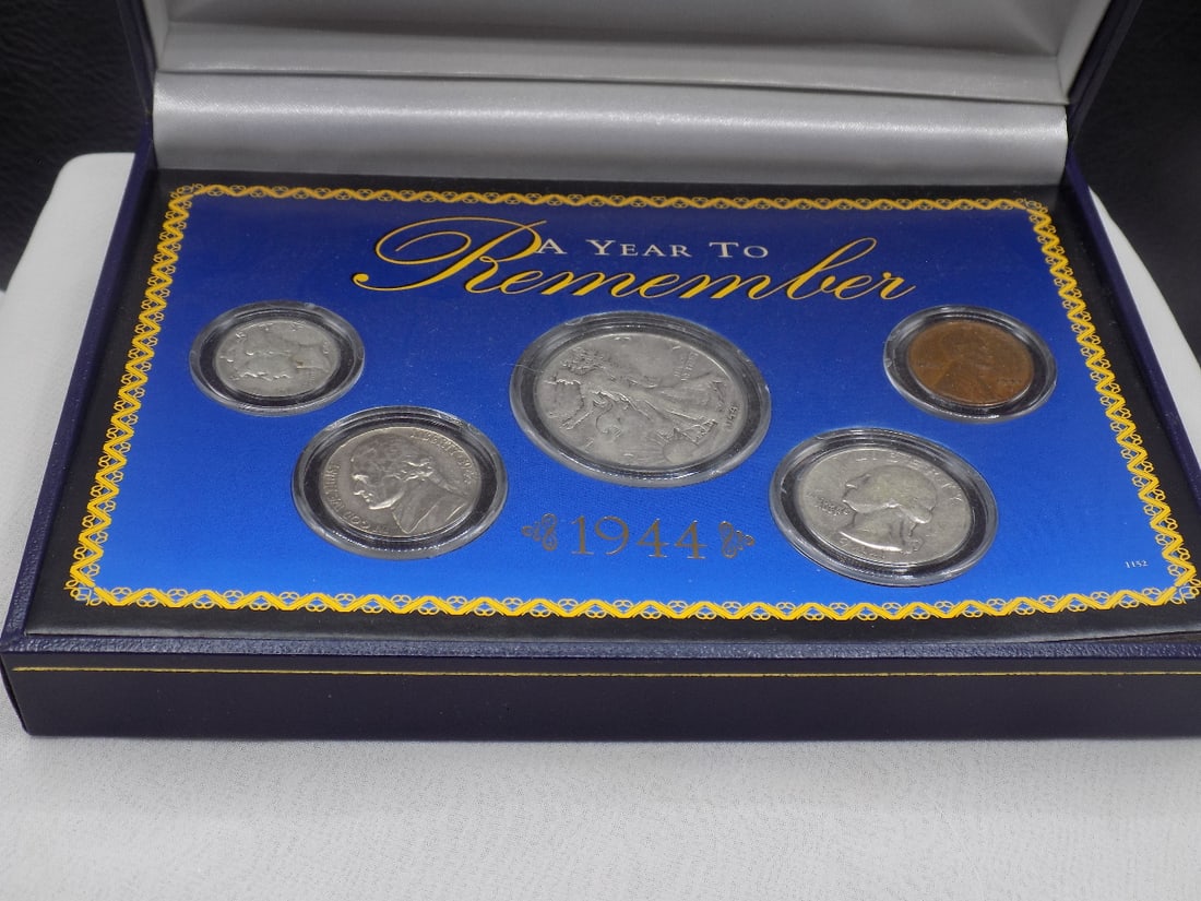 1944 A Year to Remember coin set in box (1 of 4)