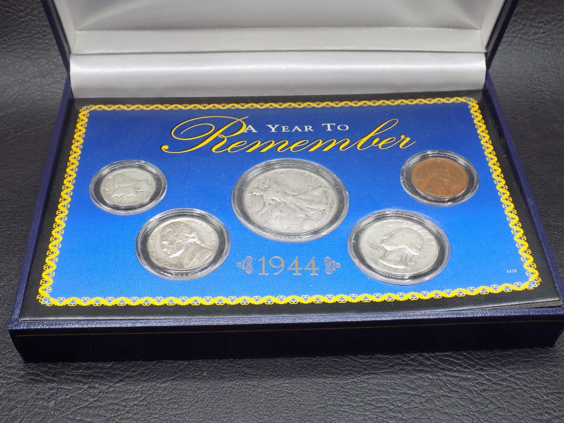 1944 A Year to Remember coin set in box - 3