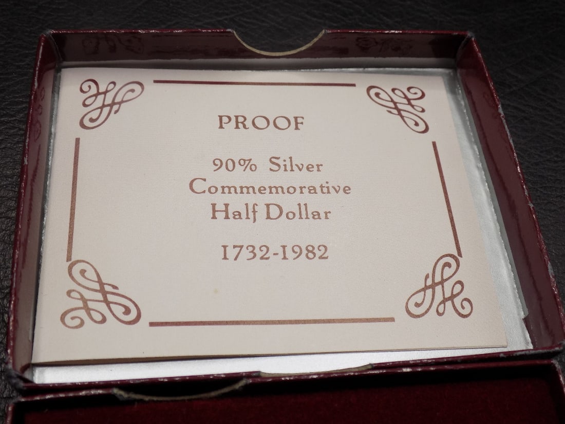 Proof 1982 silver commemorative half dollar in original box - 3