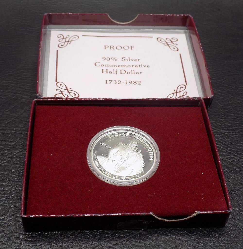 Proof 1982 silver commemorative half dollar in original box - 2
