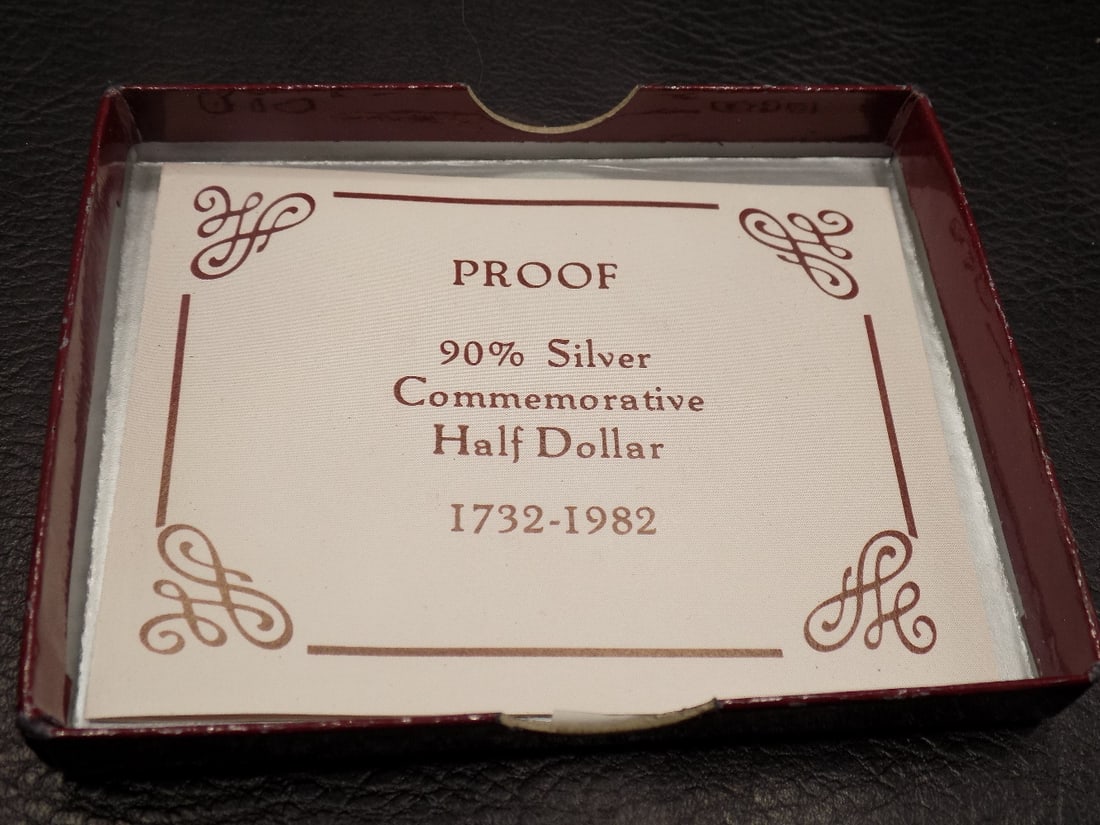 Proof 1982 silver commemorative half dollar in original box - 3