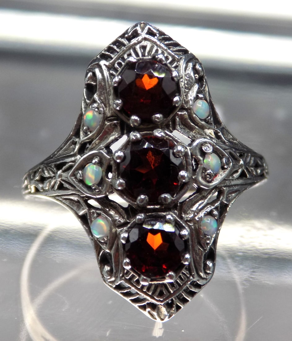 Beautiful 2 cwt fire garnet sterling silver ring (1 of 3)