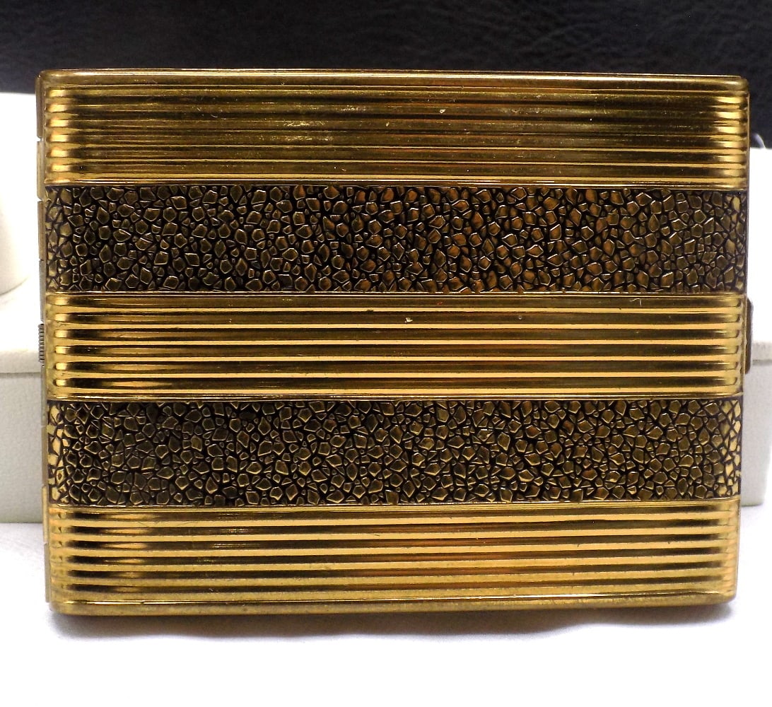 Art Deco multi color metal business card holder: Art Deco multi color metal business card holder. Three dimensional on front. Vibrant colors. In very good original condition and patina. Great quality and detail. 3 7/8 wide x 2 7/8 inches. 5/8 thick.