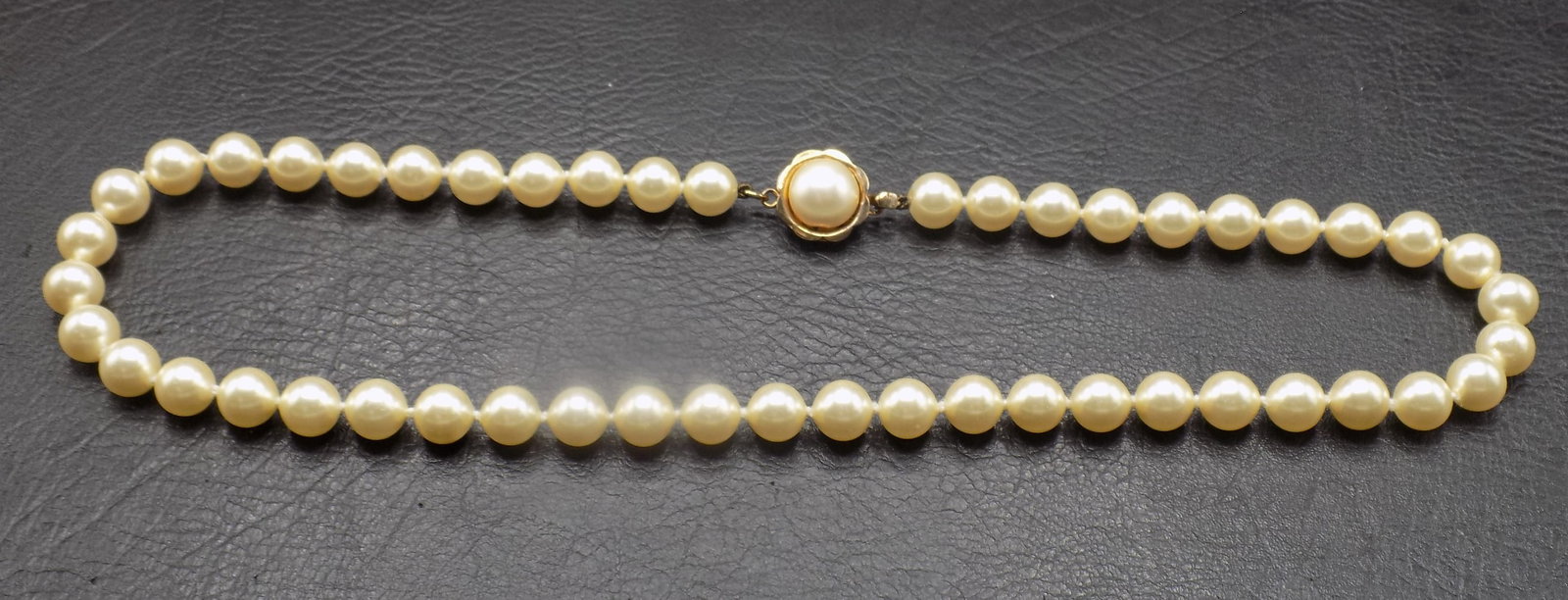 Vintage pearl necklace. Marked 14k clasp: Vintage pearl necklace. Marked 14k clasp as shown in photo. Knots between pearls. In very good original as found condition. Great quality and detail. 16 ½ inches long. 1 ounce. For in house shipp