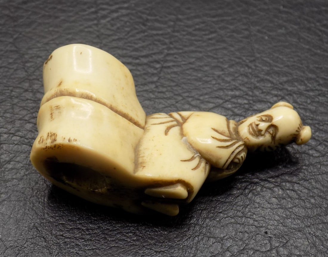 Antique hand carved Oriental Netsuke - 4