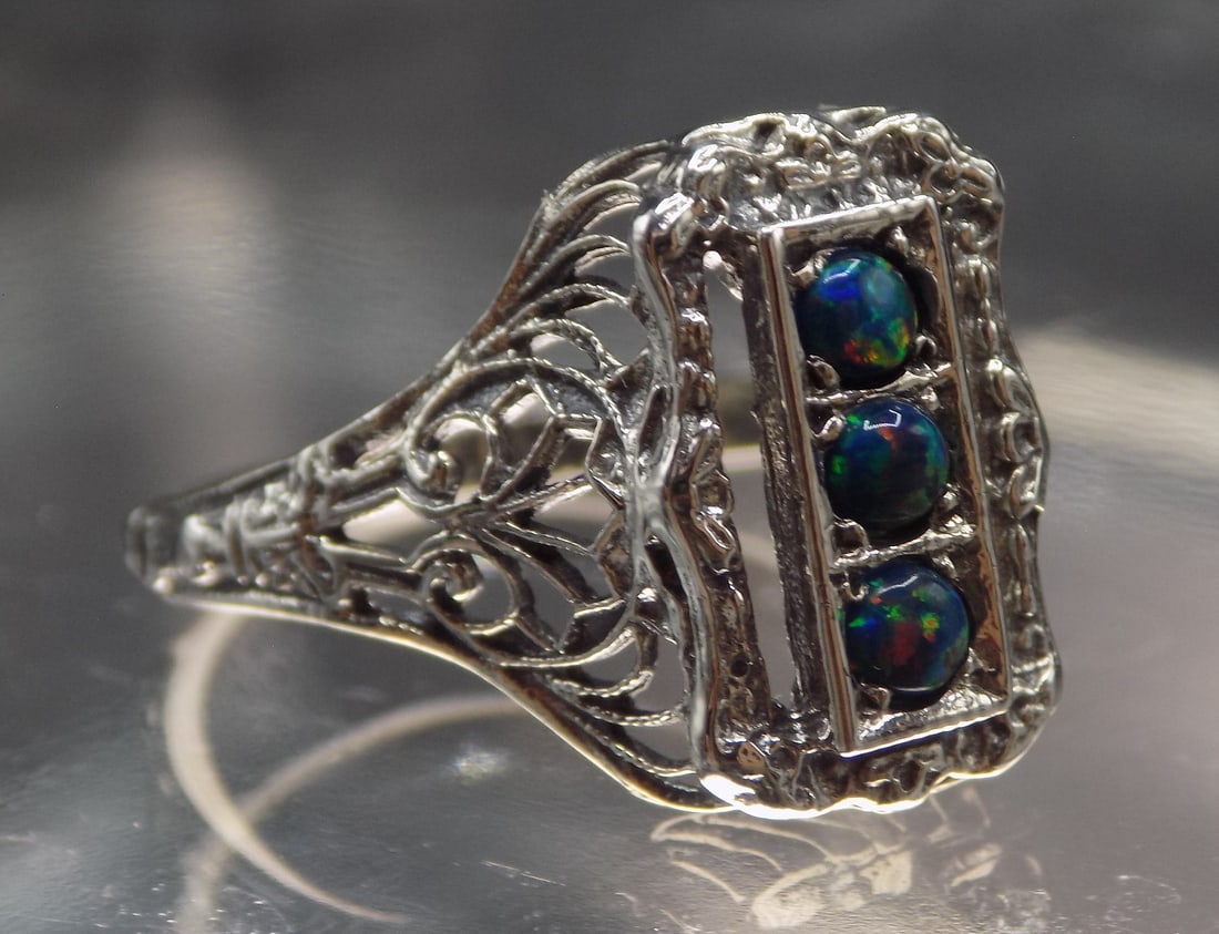 Beautiful 1 cwt red fire opal sterling silver ring (1 of 4)