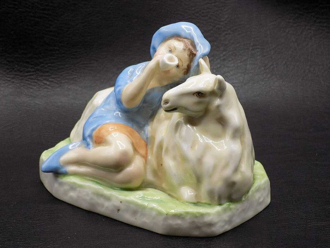 Cute vintage Little Boy Blue Royal Worcester porcelain figure (1 of 6)