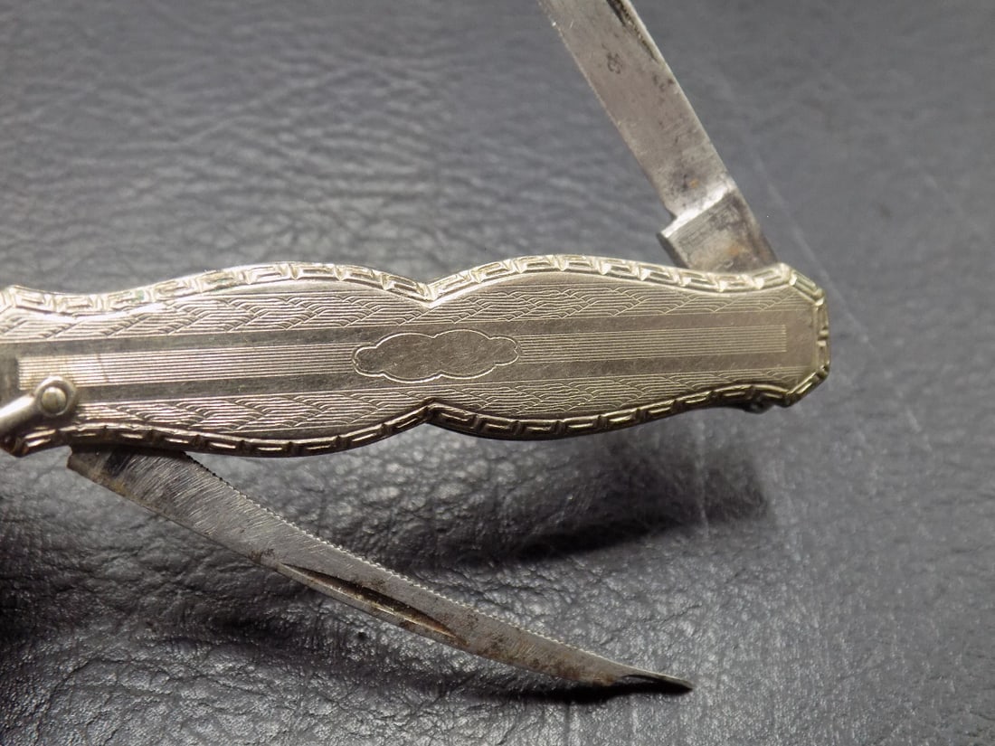 Decorated Art Deco gold filled pocket knife with saw blade and chain (1 of 3)