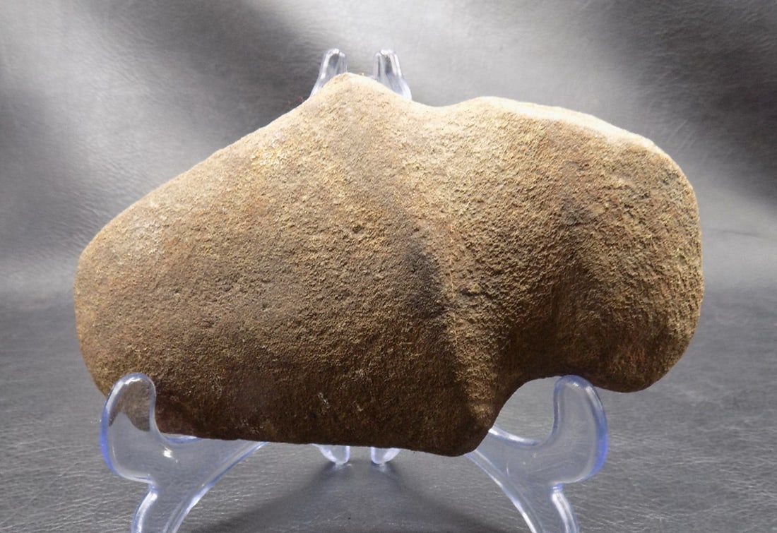 Antique Native American Indian stone ax head: Antique Native American Indian stone ax head. In very good original as found condition. Great quality and detail. Possibly over 1000 years old. 5 5/8 inches long x 3 ½ wide x 1 5/8 inches thick. 