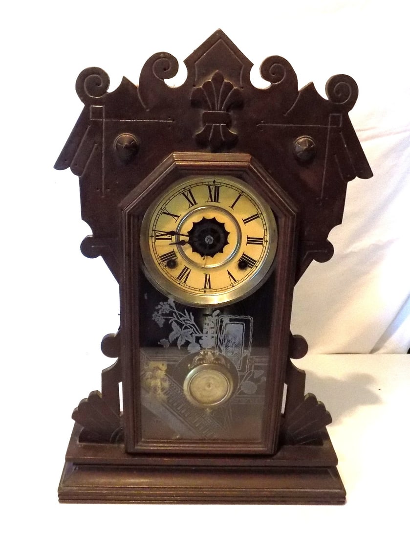 Antique kitchen clock. (1 of 6)