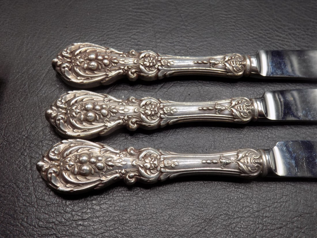 Three Reed and Barton Francis flatware butter knives with hollow handles. (1 of 3)