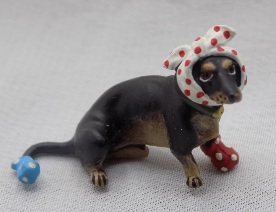 Signed Franz Bergman cold painted miniature bronze dog with tooth ache (1 of 6)