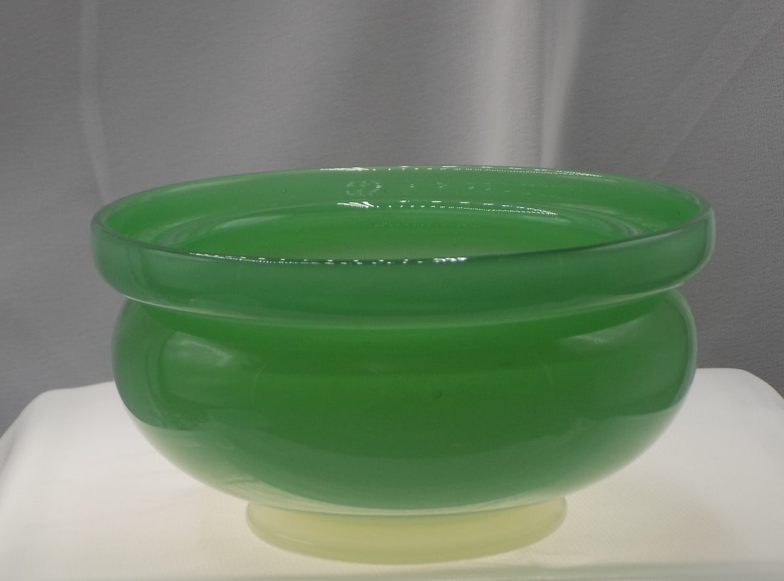 Beautiful vintage Steuben jade green and alabaster art glass bowl (1 of 5)