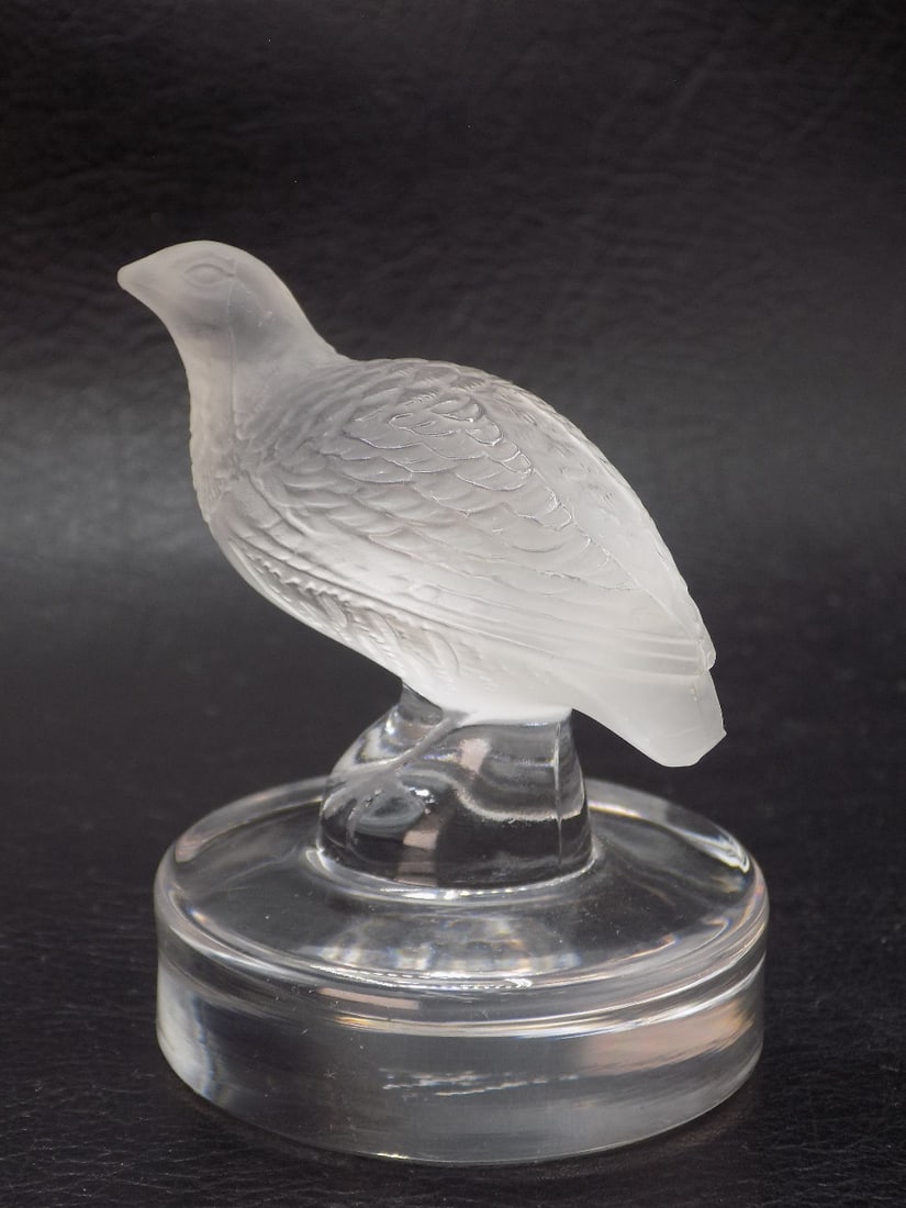 Vintage signed Lalique partridge or quail art glass paper weight: Vintage signed Lalique partridge or quail art glass paper weight. Signed as shown in photo. Beautiful colors. In very good original as found condition. Great quality and detail. 2 3/8 inches tall. 6 o