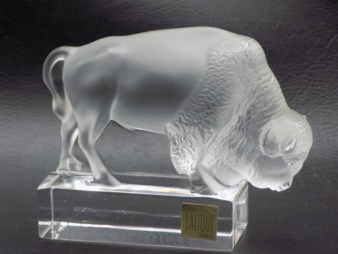 Vintage signed Lalique art glass buffalo: Vintage signed Lalique art glass buffalo. Signed as shown in photo. Beautiful colors. In very good original as found condition. Great quality and detail. 3 ¾ tall x 5 1/8 long. 1 pound 11 ounces.