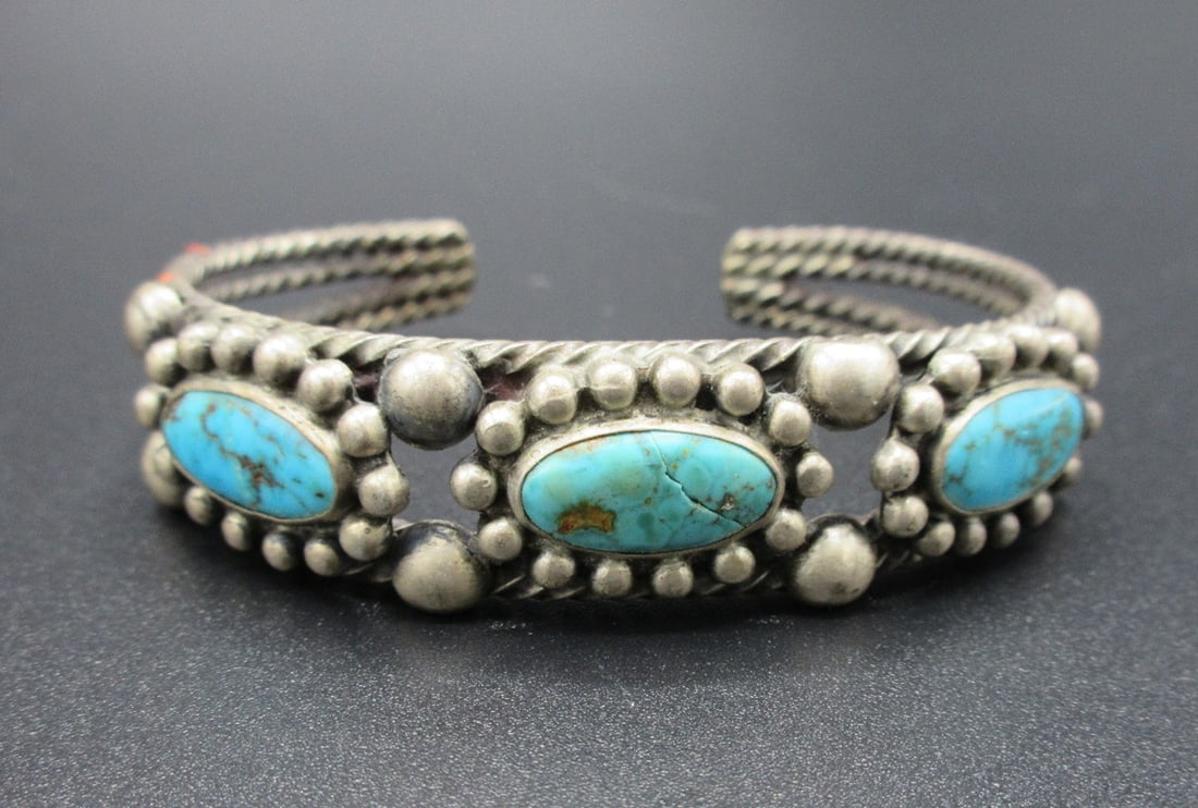 Great vintage native American Navajo turquois and sterling silver bracelet (1 of 4)