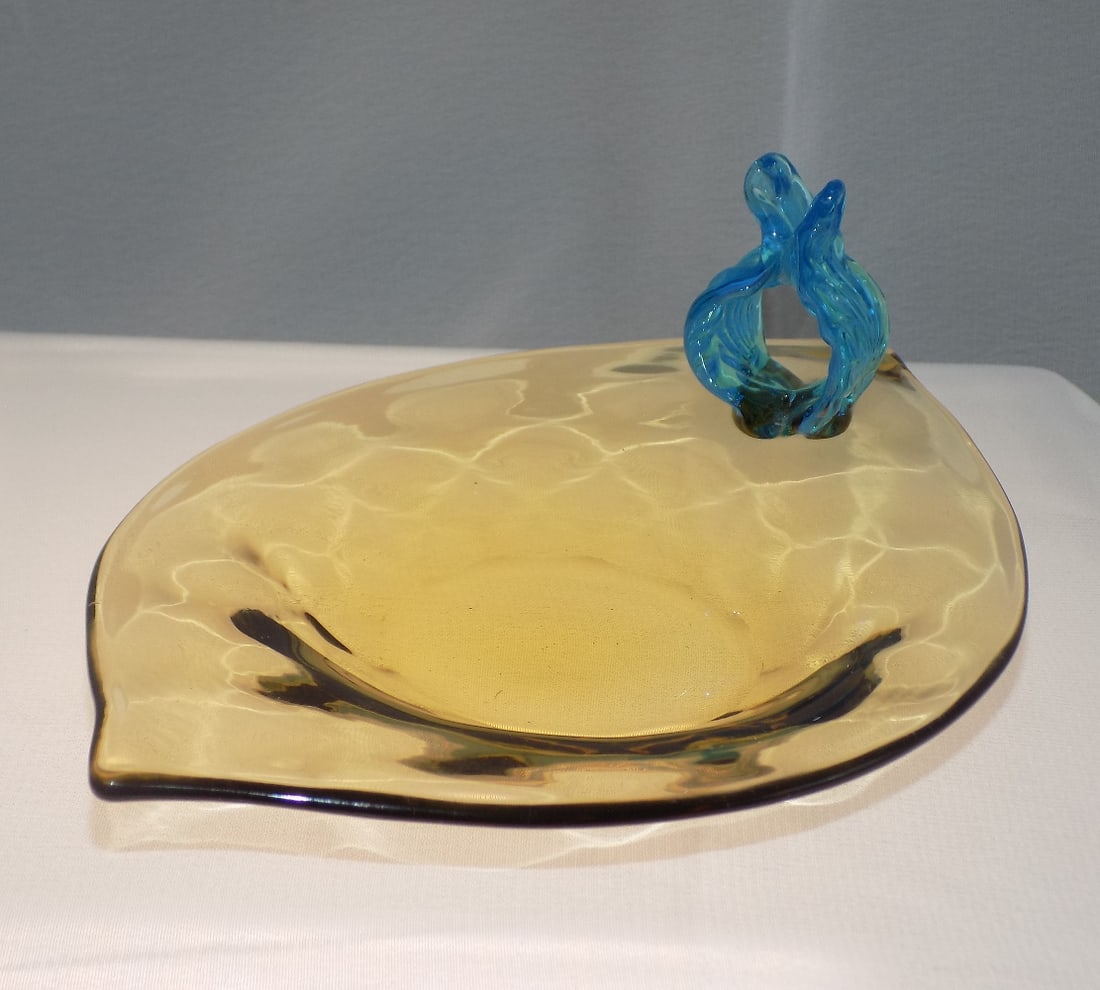 Antique Steuben Venetian citrine and blue aurene art glass ring tray: Antique Steuben Venetian citrine and blue aurene art glass ring tray. From the Frederick Carter era. No signature. Beautiful colors. In very good original as found condition. Great quality and detail.