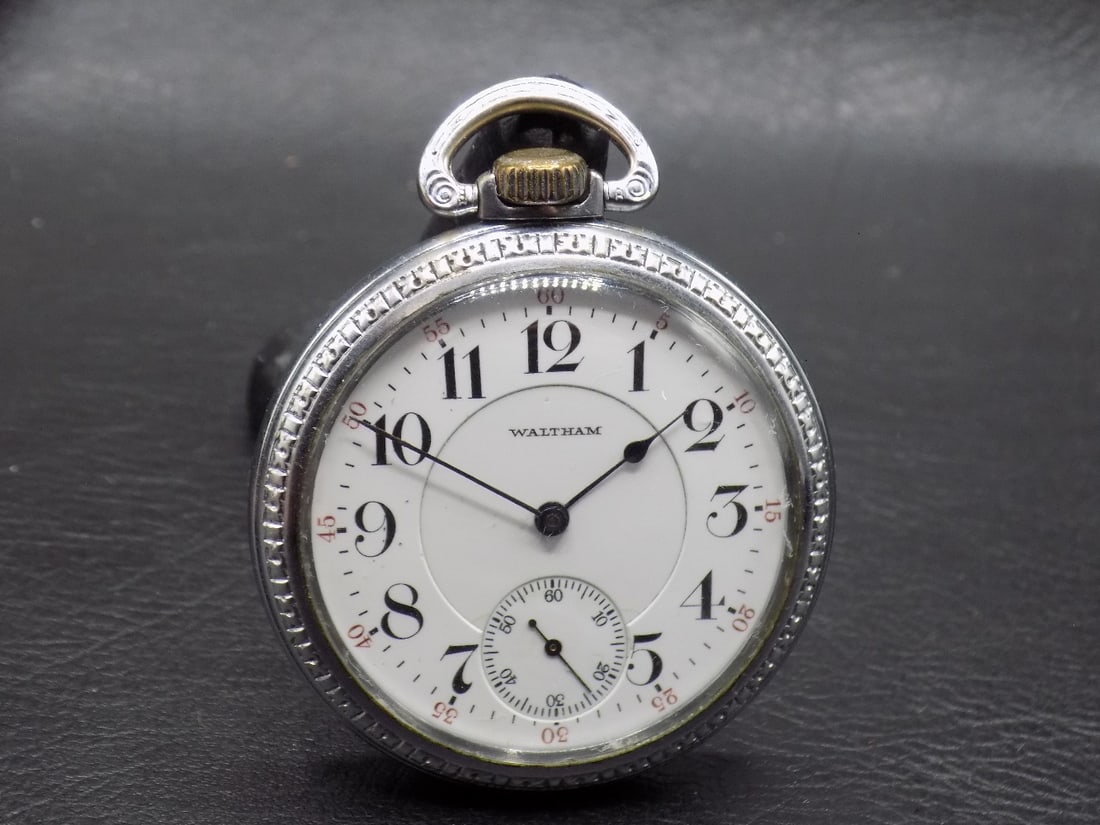 Antique 1906 Waltham Crescent St. 16s 21J Railroad Pocket Watch: Antique 1906 Waltham Crescent St. 16s 21J Railroad Pocket Watch – Keystone Case – Running at time of listing.. Total width 2 inches. In very good original as found condition with hair line in cent
