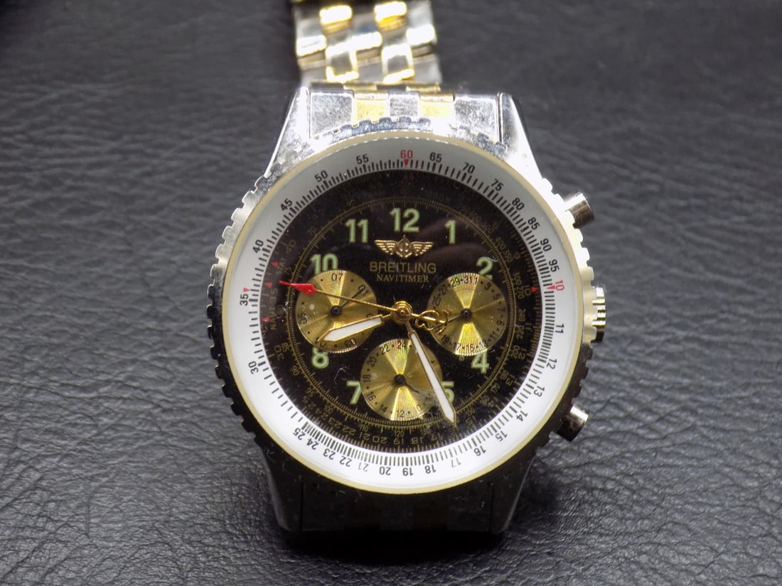 Breitling Navitimer 92 chronograph wristwatch 38 mm: Breitling Navitimer 92 chronograph wristwatch 38 mm. Running at time of listing. 5 ounces. Circumference 7 inches. In very good original as found condition.. Great quality and detail. For in house shi